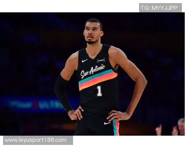 福克斯盛赞文班潜力无限期待携手追逐篮球伟大之路